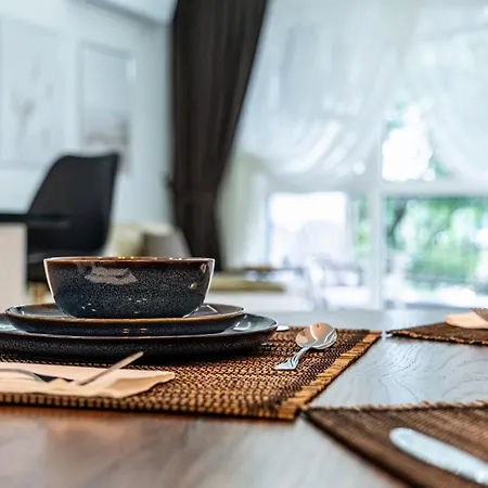 Boutique 1 Bedroom With Private Parking And Port View *