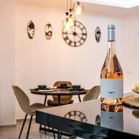 Boutique 1 Bedroom With Private Parking And Port View