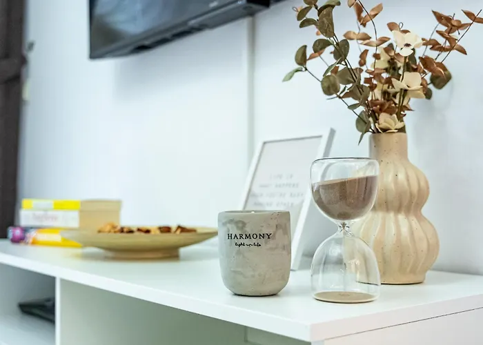 Boutique 1 Bedroom With Private Parking And Port View וארנה