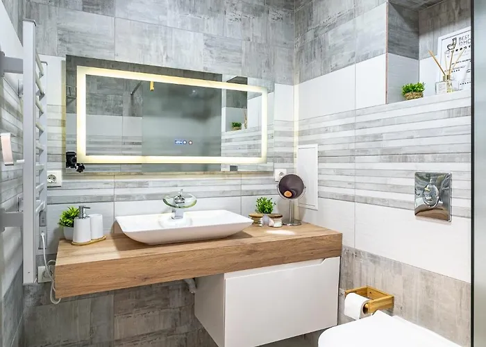 Boutique 1 Bedroom With Private Parking And Port View *