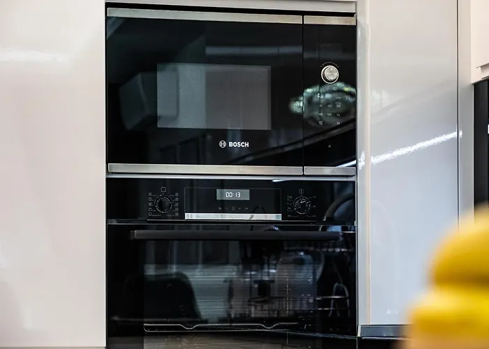 Boutique 1 Bedroom With Private Parking And Port View * וארנה