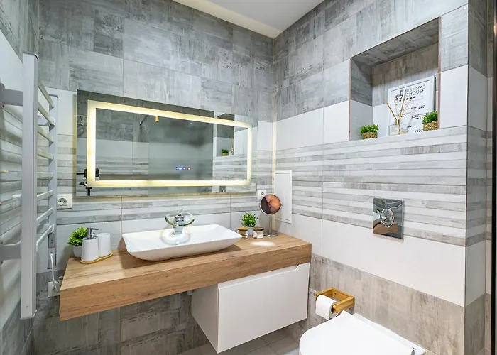 Апартамент Boutique 1 Bedroom With Private Parking And Port View *