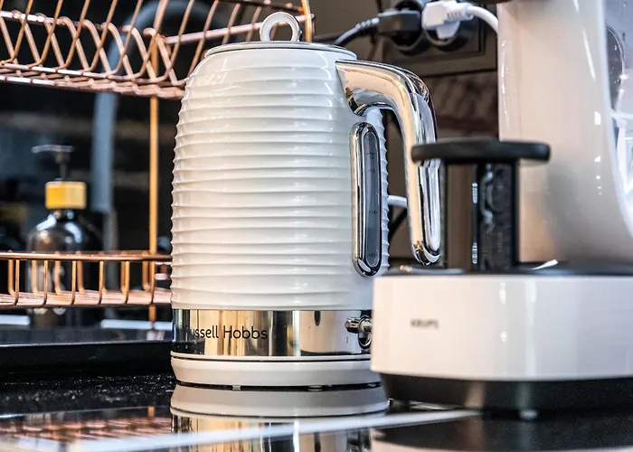 Boutique 1 Bedroom With Private Parking And Port View וארנה