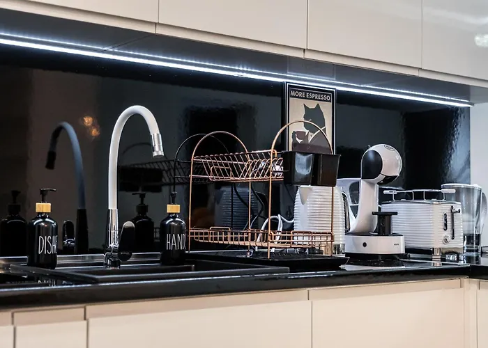 Boutique 1 Bedroom With Private Parking And Port View Апартамент