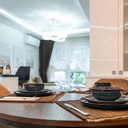 Boutique 1 Bedroom With Private Parking And Port View דירה *