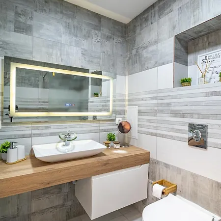 Апартаменты Boutique 1 Bedroom With Private Parking And Port View *