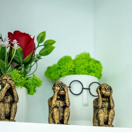 Boutique 1 Bedroom With Private Parking And Port View * וארנה