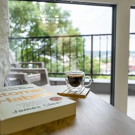 Boutique 1 Bedroom With Private Parking And Port View דירה