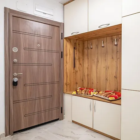 Boutique 1 Bedroom With Private Parking And Port View * Варна