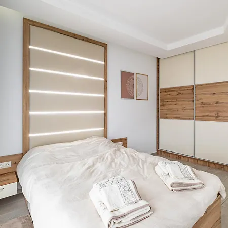 Boutique 1 Bedroom With Private Parking And Port View דירה וארנה