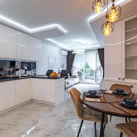 Boutique 1 Bedroom With Parking And Port View *