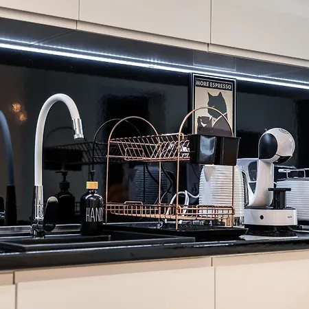 Boutique 1 Bedroom With Private Parking And Port View Апартаменты