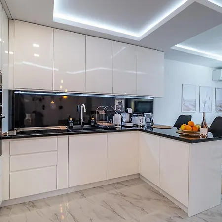 Apartment Boutique 1 Bedroom With Parking And Port View *