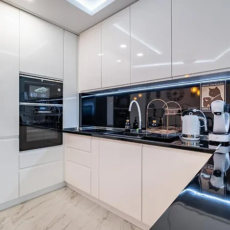 Boutique 1 Bedroom With Private Parking And Port View דירה *