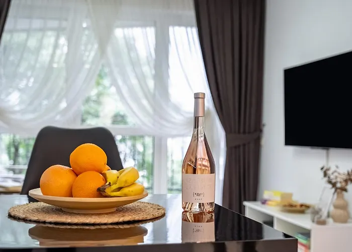 Boutique 1 Bedroom With Private Parking And Port View *