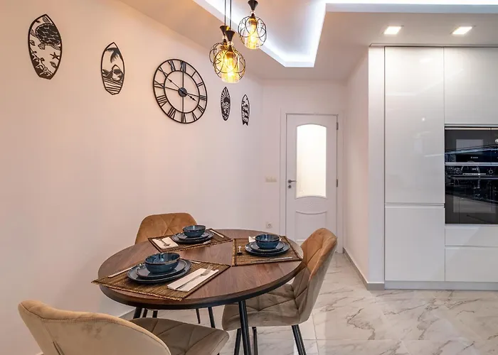 Boutique 1 Bedroom With Private Parking And Port View *