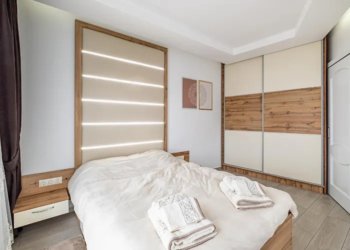 Boutique 1 Bedroom With Private Parking And Port View Apartament Varna