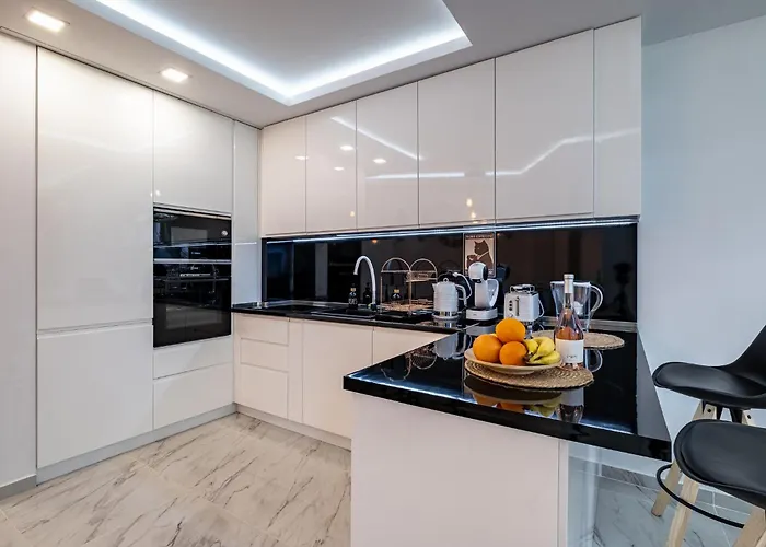 Boutique 1 Bedroom With Private Parking And Port View * Varna