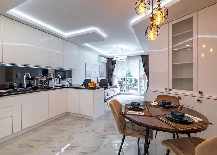 Boutique 1 Bedroom With Private Parking And Port View *