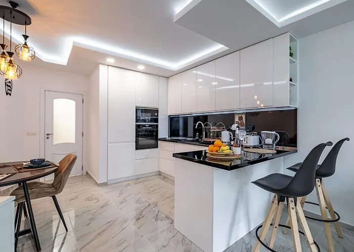 Boutique 1 Bedroom With Private Parking And Port View * Varna