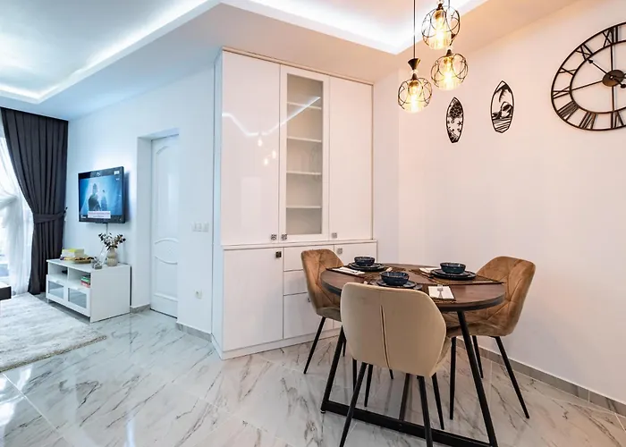 Boutique 1 Bedroom With Private Parking And Port View Apartment *