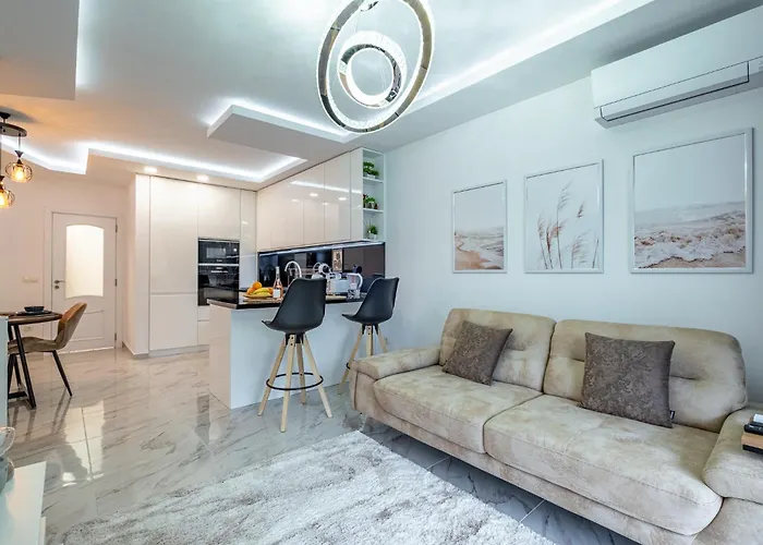 Boutique 1 Bedroom With Private Parking And Port View *